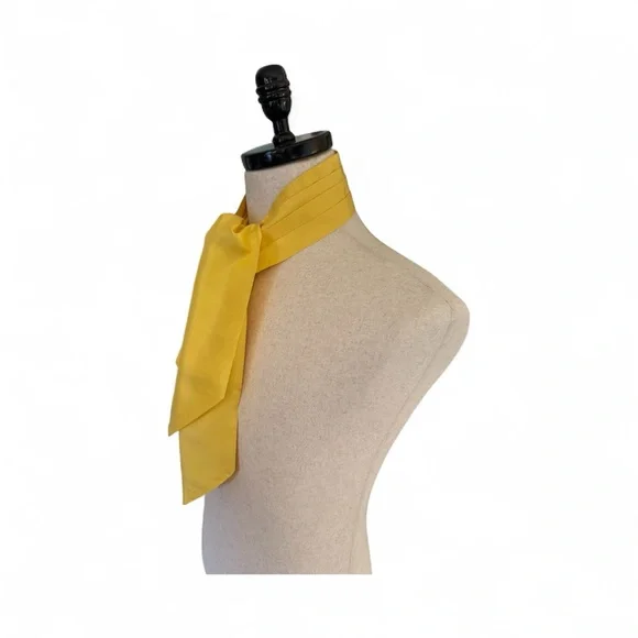 Vintage Saks Fifth Avenue Vibrant Yellow Silk Ascot tie - Picture 3 of 4